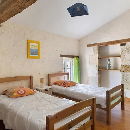 Les Gallinaces Holiday home *