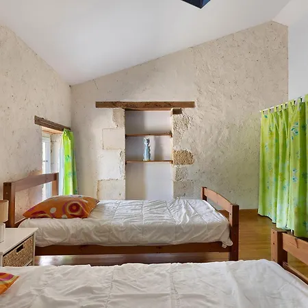 Holiday home Les Gallinaces Lusignan